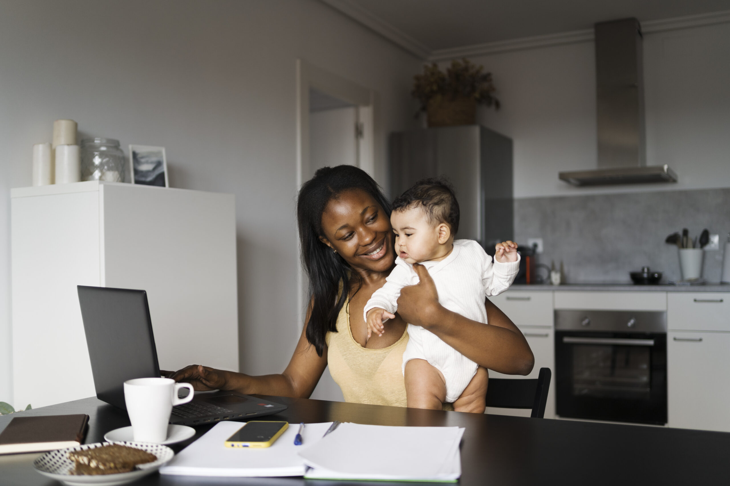 Conciliando maternidade e negócios para mães empreendedoras